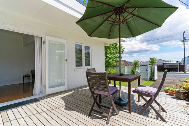 Photo of property in 92 Astley Avenue, New Lynn, Auckland, 0600