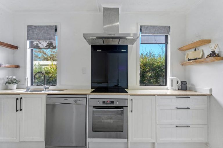 Photo of property in 4 Rere Place, Parakai, 0830