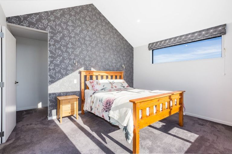 Photo of property in 14 The Fjord, Aotea, Porirua, 5024