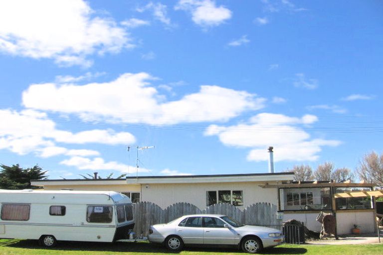 Photo of property in 1 Thomas Place, Foxton Beach, Foxton, 4815