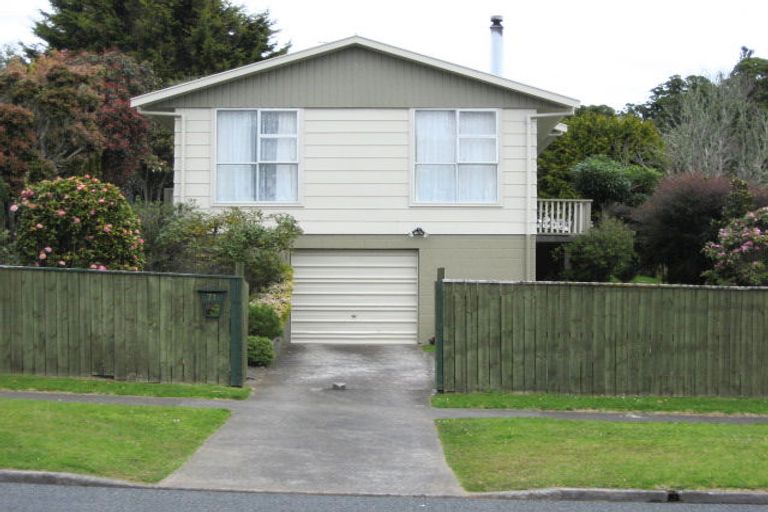 Photo of property in 71 Riversdale Drive, Merrilands, New Plymouth, 4312