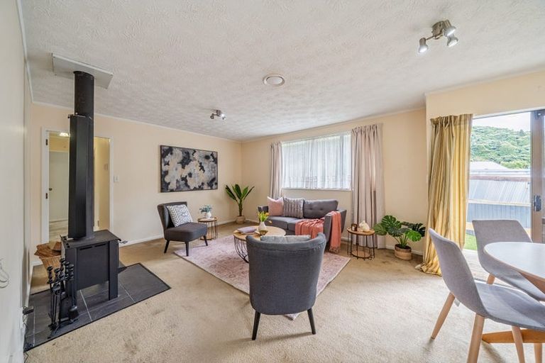 Photo of property in 2a Pokaka Street, Birchville, Upper Hutt, 5018