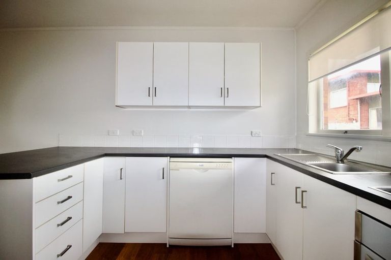 Photo of property in 3/242 Onewa Road, Birkenhead, Auckland, 0626