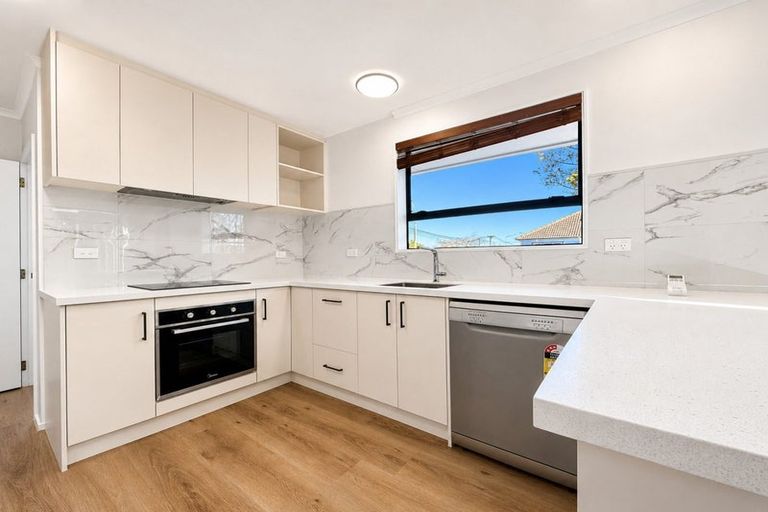 Photo of property in 2 Resolution Place, Bryndwr, Christchurch, 8053
