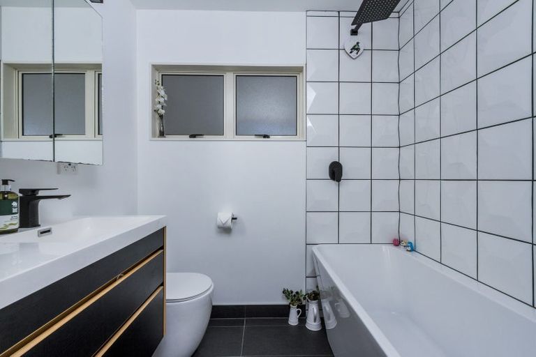 Photo of property in 2/70 Archers Road, Glenfield, Auckland, 0629