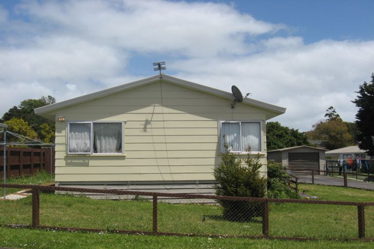 Photo of property in 2/8 Brava Place, Clendon Park, Auckland, 2103