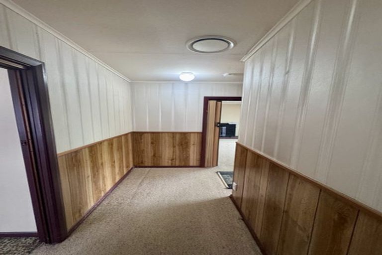 Photo of property in 33 Wellington Road, Wainuiomata, Lower Hutt, 5014
