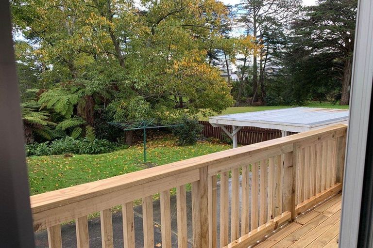 Photo of property in 2/25 Edgware Road, West Harbour, Auckland, 0618