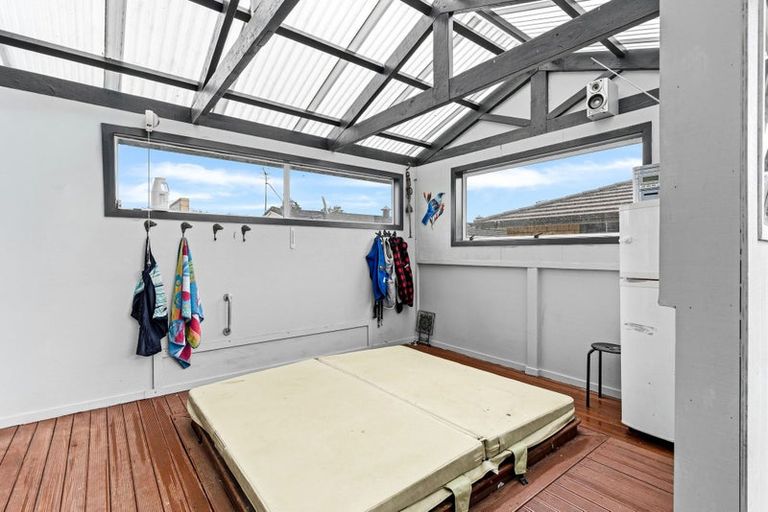Photo of property in 31 Queenwood Road, Levin, 5510