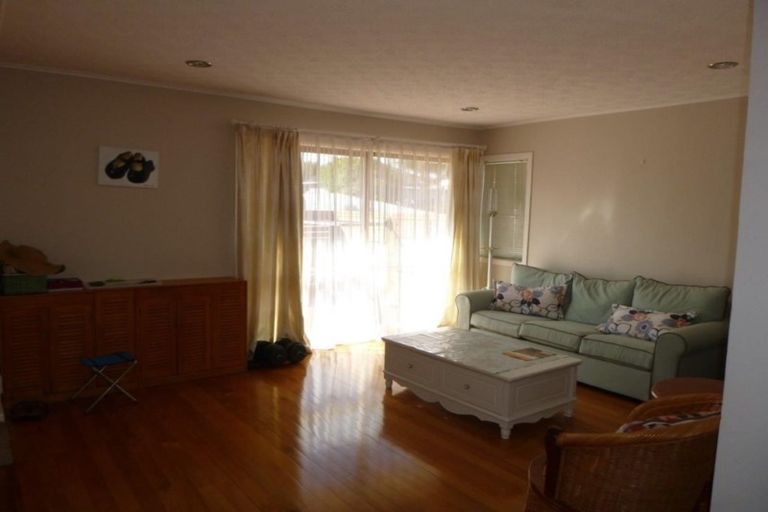 Photo of property in 16 Waione Avenue, Te Atatu Peninsula, Auckland, 0610