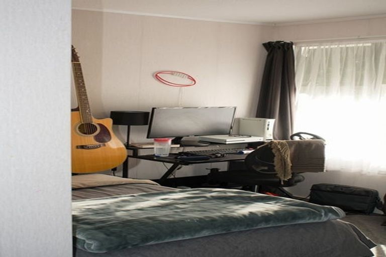 Photo of property in 2/51 Singers Road, Korokoro, Lower Hutt, 5012