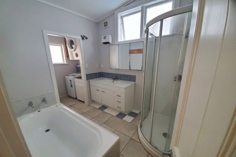 Photo of property in 18 Somerset Avenue, Newtown, Wellington, 6021