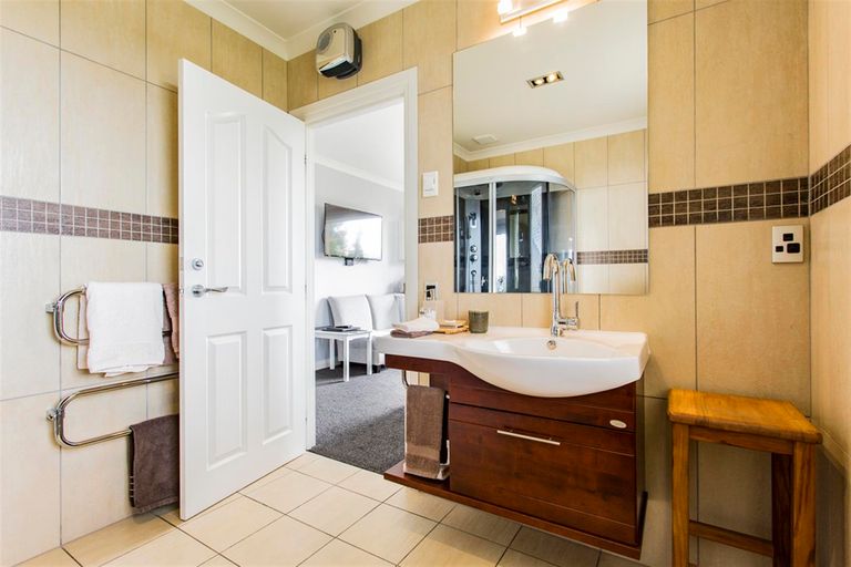 Photo of property in 2 Sams Place, Lake Tekapo, 7999