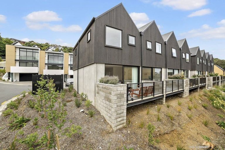 Photo of property in 2 Jean Caldwell Way, Island Bay, Wellington, 6023