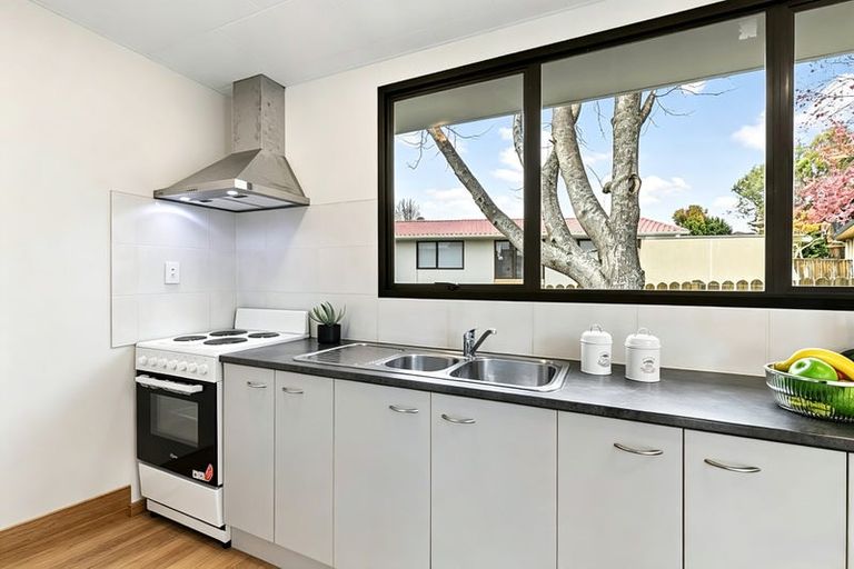 Photo of property in 2/26 Nearco Street, Randwick Park, Auckland, 2105