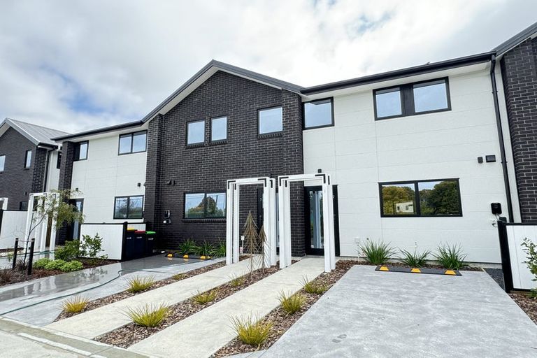 Photo of property in 2/8 Matata Place, Dallington, Christchurch, 8061