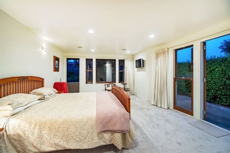 Photo of property in 5 Eastcliffe Road, Castor Bay, Auckland, 0620