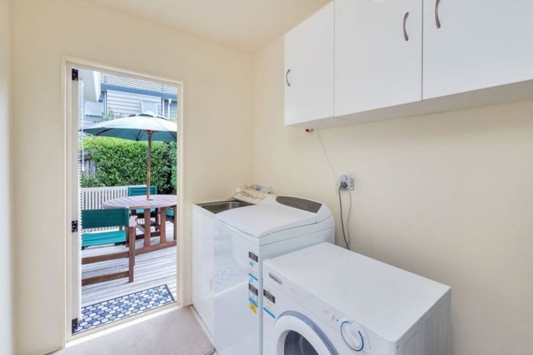 Photo of property in 17 Crestview Place, Browns Bay, Auckland, 0630