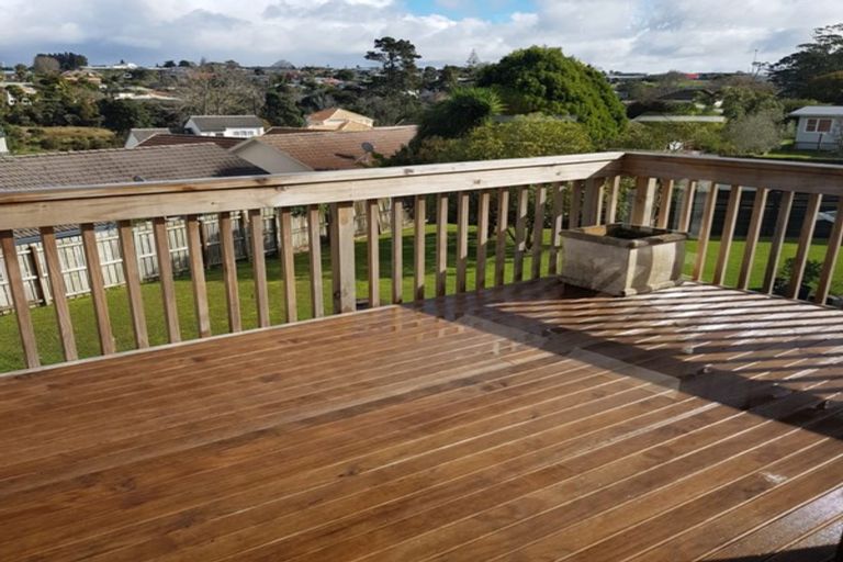 Photo of property in 133a Vodanovich Road, Te Atatu South, Auckland, 0610