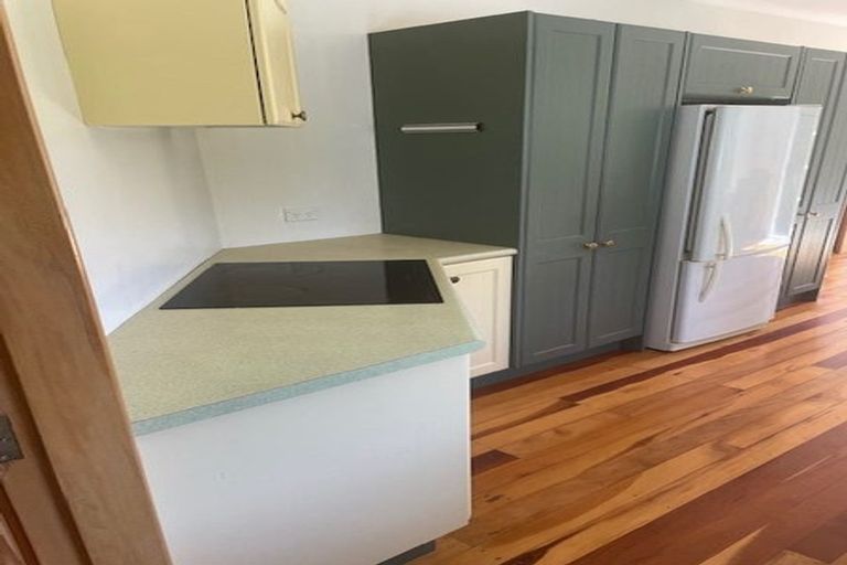 Photo of property in 21 Rauparaha Street, Waikanae Beach, Waikanae, 5036