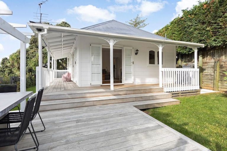 Photo of property in 2/16 Woodside Avenue, Northcote, Auckland, 0627