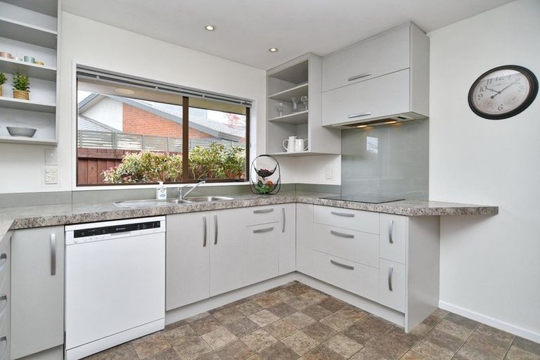 Photo of property in 7 Creese Place, Redwood, Christchurch, 8051