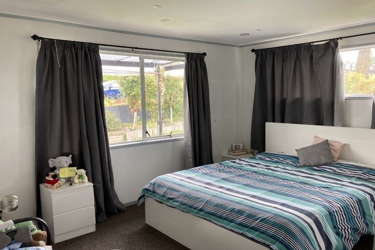 Photo of property in 35 Zita Maria Drive, Massey, Auckland, 0614