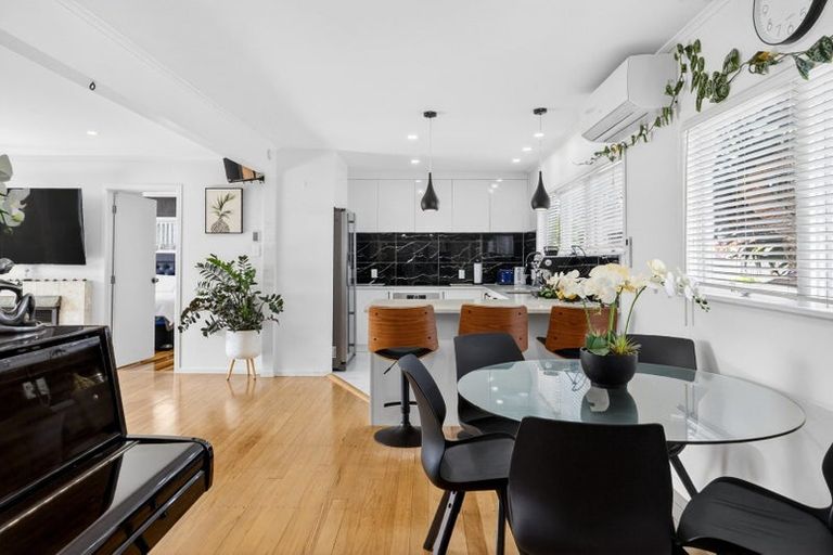 Photo of property in 1/7a Corunna Road, Milford, Auckland, 0620