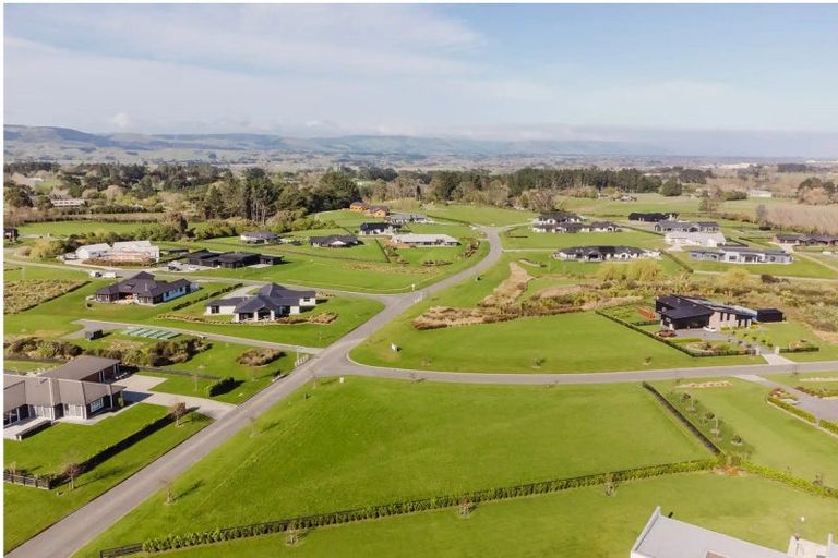 Photo of property in 2 Paterson Lane, Kelvin Grove, 4470