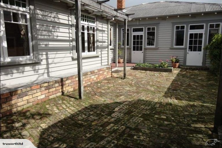 Photo of property in 2/4 Marine Terrace, Bayswater, Auckland, 0622