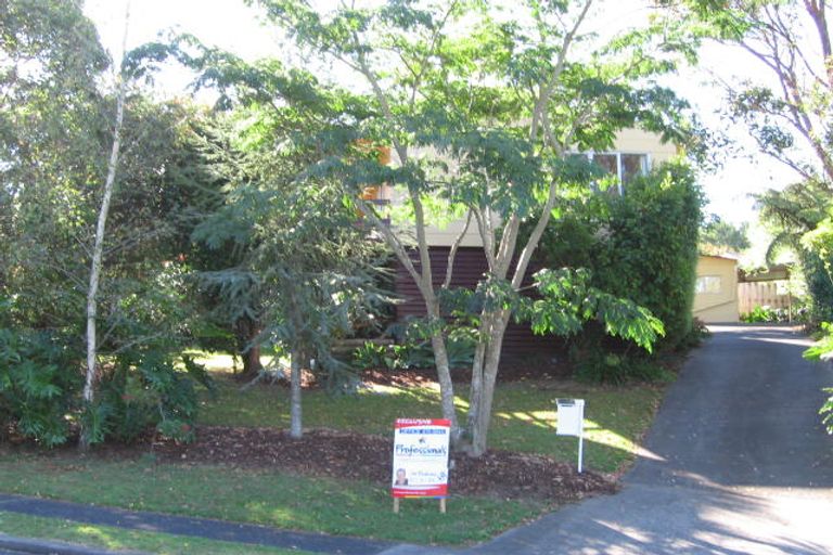 Photo of property in 13 Topliss Drive, Northcross, Auckland, 0632