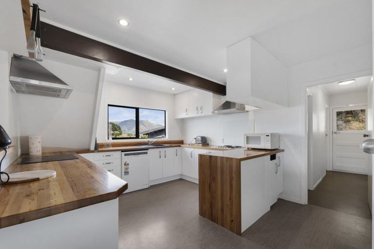 Photo of property in 40 Avalon Crescent, Fernhill, Queenstown, 9300