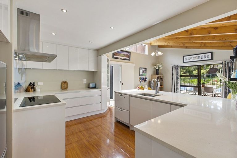 Photo of property in 8 Hamish Place, Sunnyhills, Auckland, 2010