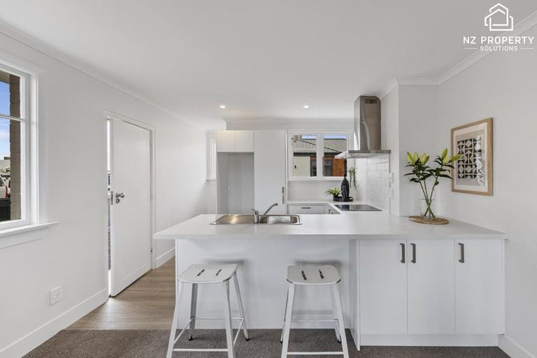 Photo of property in 73 Macandrew Road, South Dunedin, Dunedin, 9012