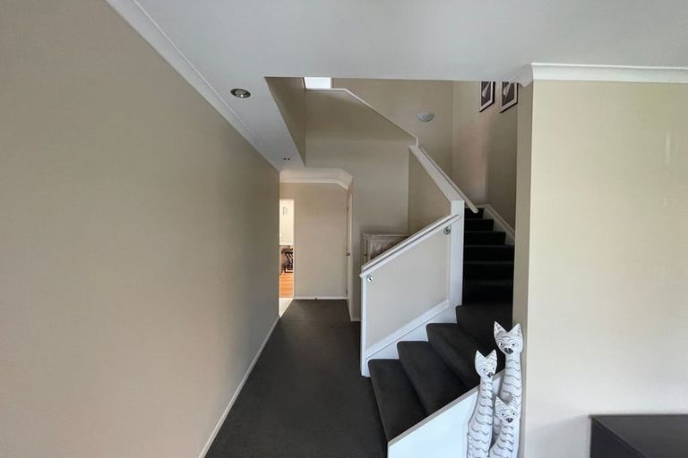 Photo of property in 9 Kalmore Place, Flat Bush, Auckland, 2016