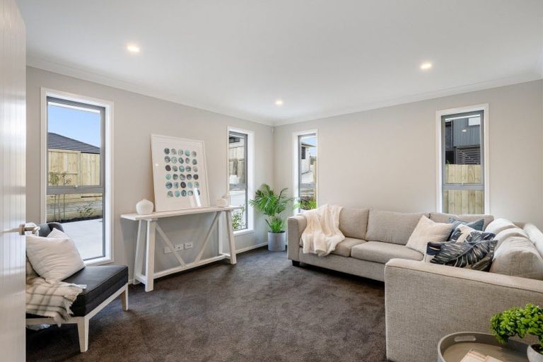 Photo of property in 18 Sam Heywood Place, Pyes Pa, Tauranga, 3112