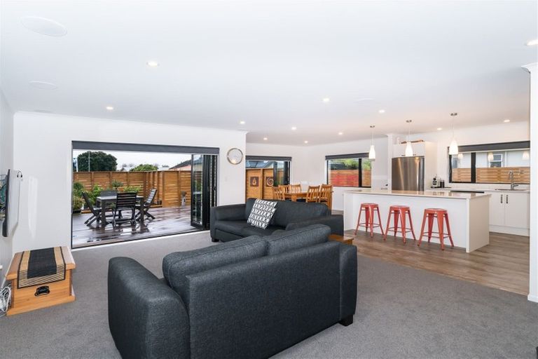 Photo of property in 16 Douglas Street, West End, Palmerston North, 4412