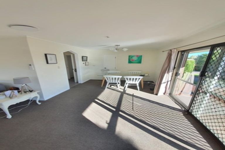 Photo of property in 2/23 South Street, Papakura, 2110