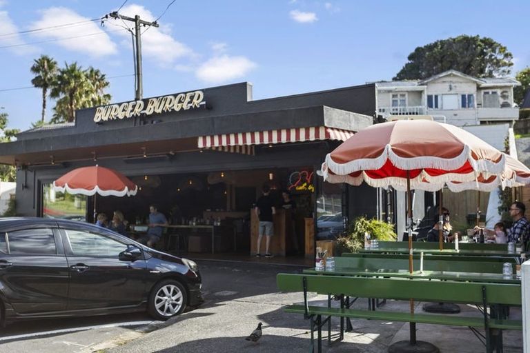 Photo of property in 890 Beach Road, Waiake, Auckland, 0630