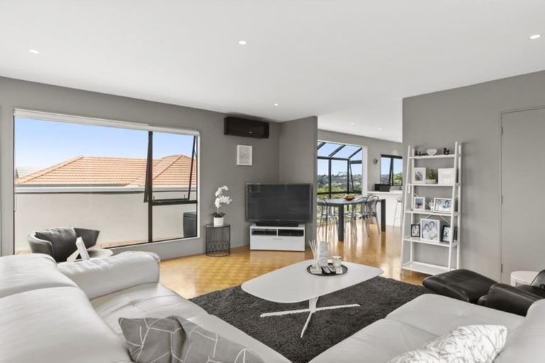 Photo of property in 1/52 Gulf View Road, Murrays Bay, Auckland, 0630