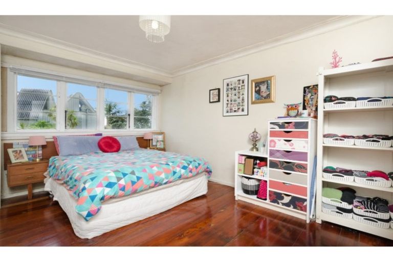 Photo of property in 50 Hebron Road, Waiake, Auckland, 0630