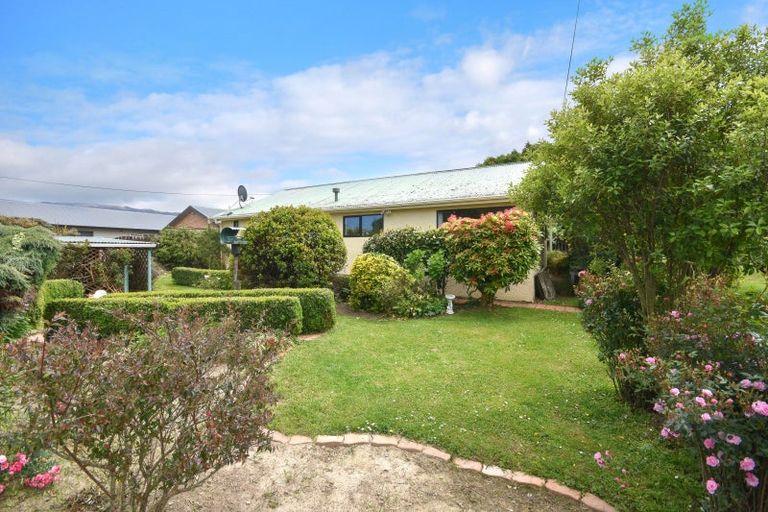 Photo of property in 6 Lynas Street, Outram, 9019