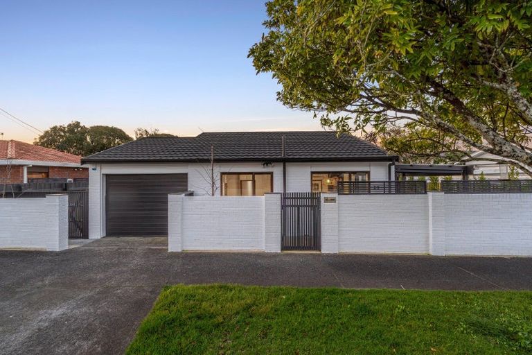 Photo of property in 12 Tui Street, Point Chevalier, Auckland, 1022