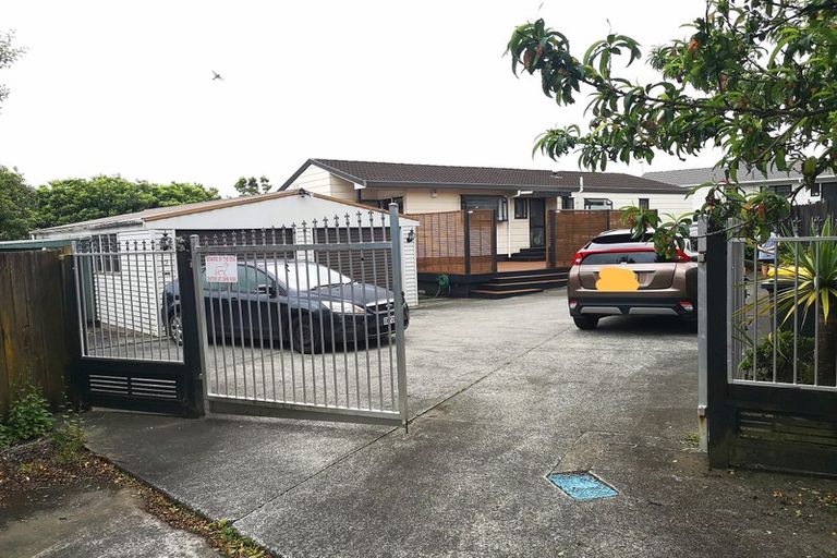 Photo of property in 12 Leven Lane, Totara Heights, Auckland, 2105