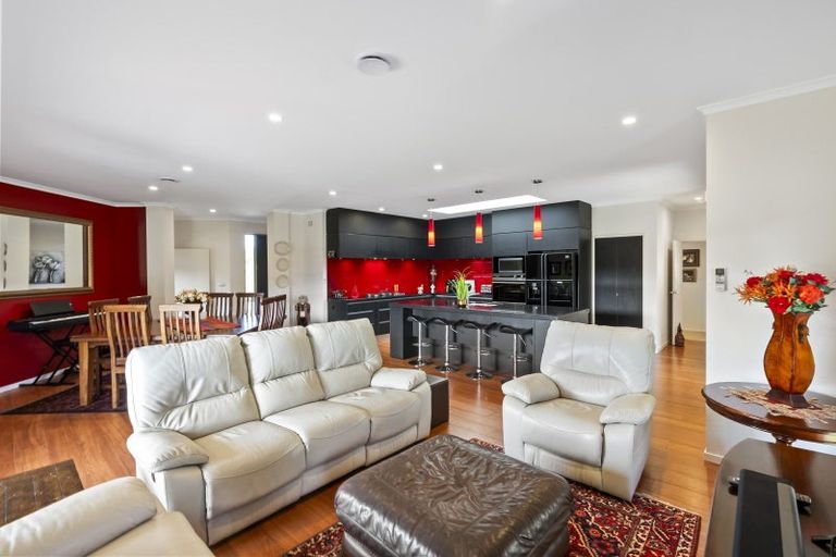 Photo of property in 5 Links Drive, Waiwhakaiho, New Plymouth, 4312