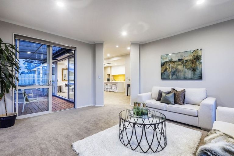 Photo of property in 17 Aporo Drive, Kumeu, 0810