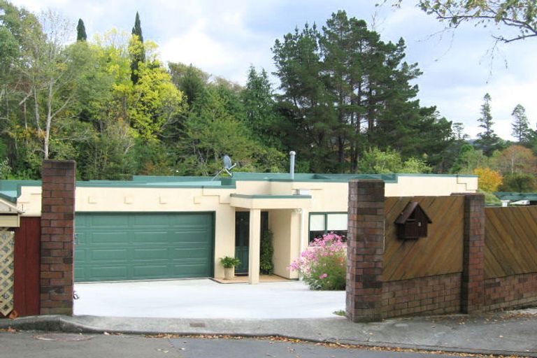 Photo of property in 2 Taunton Way, Pinehaven, Upper Hutt, 5019