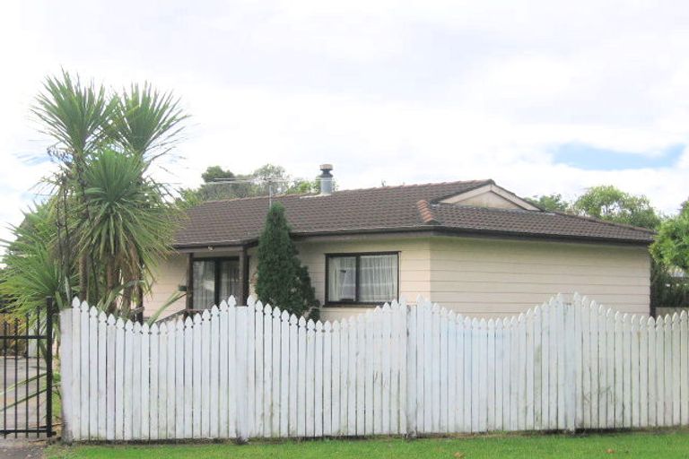 Photo of property in 11 Silverstone Place, Henderson, Auckland, 0612