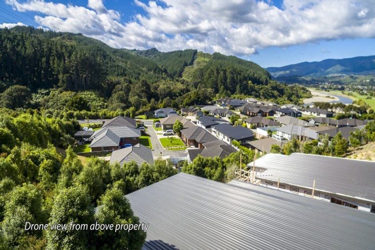 Photo of property in 61a Riverstone Drive, Riverstone Terraces, Upper Hutt, 5018