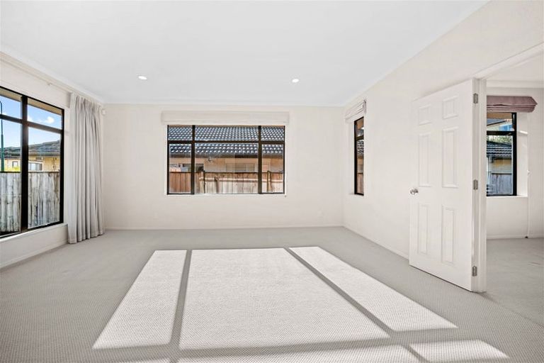 Photo of property in 8 Pennygale Close, Flat Bush, Auckland, 2016